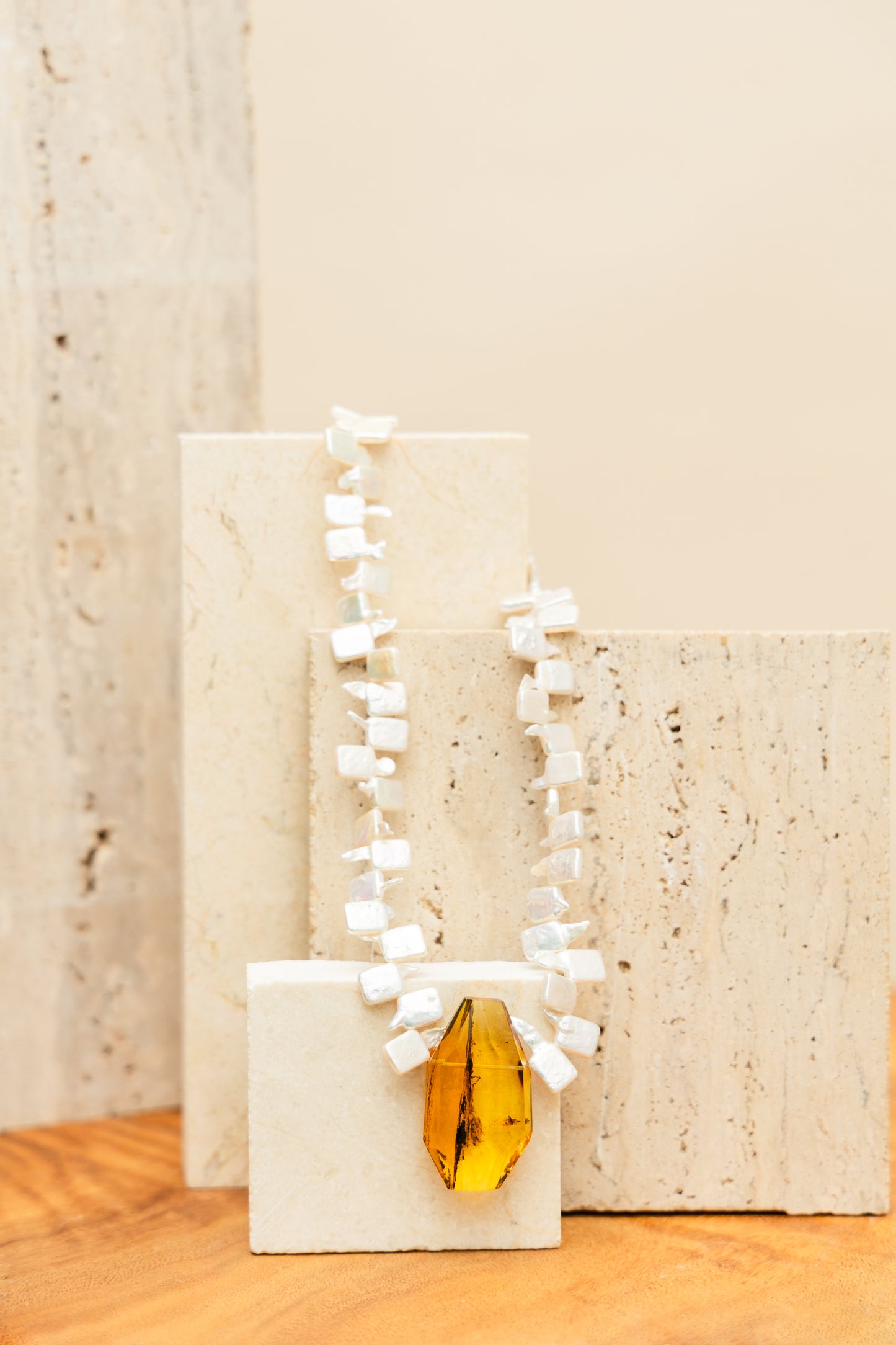 Collar Perlas & Ámbar Hexagonal