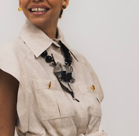 Collar de Ónix con Flor en Piel