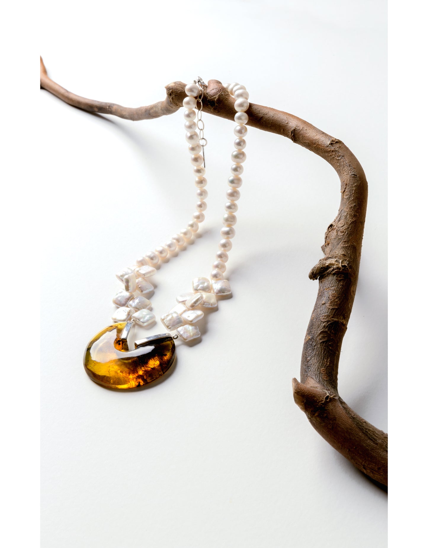 Square Pearls Necklace and Donna in Amber